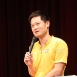「テニスはどんな心境で打つかが勝負を左右する」と語る国枝慎吾さん＝上郡町生涯学習支援センター