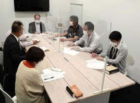 投開票日程を決める太子町選挙管理委員会の臨時会合＝太子町鵤、町役場