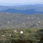約１２００棟の山荘が点在する会員制の別荘地「播磨自然高原」＝上郡町梨ケ原（播磨自然高原クラブ提供）