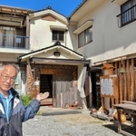 １万点以上を展示する「四季の里　好古館」を開設した内海照也さん＝宍粟市山崎町野々上