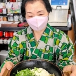 コオロギの粉末を練り込んだうどん「コロどん」＝佐用町佐用