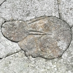 飾り石のウサギ