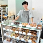 ほっぺたぱんを開店した西角佳祐さん＝赤穂市加里屋