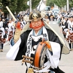 大石内蔵助役の高橋英樹さんを先頭に進んだ２０１９年の義士行列