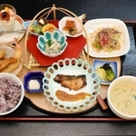 「全国学校給食甲子園」で、優勝を果たした宍粟市立山崎学校給食センターの料理をアレンジした御膳＝宍粟市山崎町生谷、伊沢の里