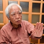 録画テープを探している堂元光さん＝宍粟市