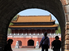 中国・天安門のミニチュア＝姫路市打越