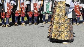 手作りのわらじは赤穂義士祭の参加者に提供されている＝２０２１年１２月、赤穂市内