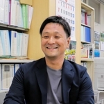 縮充戦略アドバイザーに就任した佐伯亮太さん＝佐用町佐用