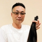 久しぶりに短髪に戻った大谷さん＝佐用町三日月