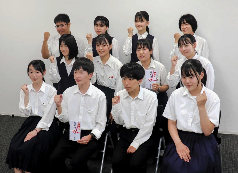 龍野高等学校百年史 龍野高、百人一首部と放送部が全国大会へ たつの市、山本市長らが激励