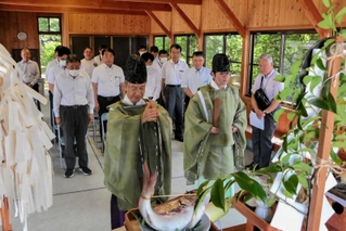 海開きを前に行われた安全祈願祭＝伊和都比売神社