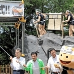 忠臣蔵「早かご」モニュメントのリニューアルを祝った式典＝高取峠