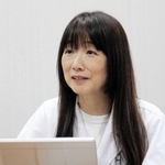 四半世紀に及ぶ「害虫飼育」の日々を振り返る有吉立さん＝赤穂市坂越、アース製薬