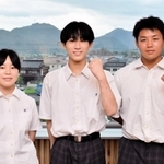 全国大会に出場する（左から）田口恭子さん、小松煌さん、藤原絆照さん＝宍粟市役所