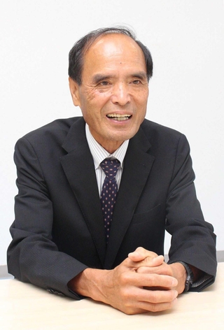 町長選に初当選し、抱負を語る津田義和氏＝市川町役場