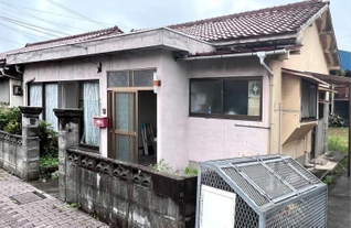 佐藤教授が「ラボ」にしている町営住宅＝上郡町大持
