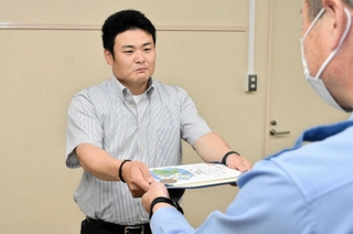 行方不明になった高齢男性を救助した國鞆一世さん＝宍粟署