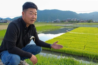 シカの食害対策についての苦労を語る橋本農場の橋本直樹代表＝市川町小室