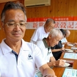 鶴居営農のメンバーらが、献上する米の選別作業に取り組んだ＝市川町鶴居