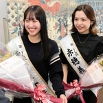 第３７代赤穂義士娘に選ばれた小林優芽さん（右）と前田留奈さん＝赤穂市役所