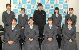 「地域創生☆政策アイデアコンテスト」全国最終審査会で優秀賞に輝いた商業科の生徒たち＝相生産業高校