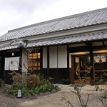 民宿として活用されることになった旧小国家住宅の主屋＝福崎町山崎