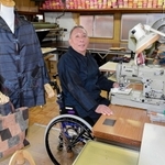 着物のリフォームなどを手がけ、昨年で引退した福井工芸の福井正行さん＝宍粟市山崎町段