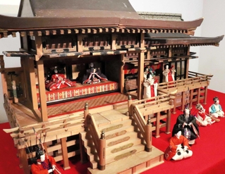 明治期に作られた御殿飾り＝たつの市龍野町上霞城、市立龍野歴史文化資料館