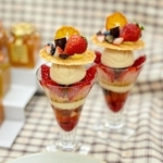 赤穂産のイチゴをふんだんに使ったパフェ（赤穂市提供）