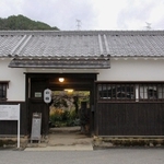 オーガニックカフェやアロママッサージ店も入る旧小国家住宅＝福崎町山崎