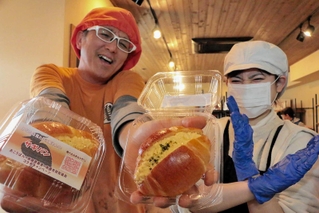 あこうぱんが開発した「サギパン」。見た目はどう見ても卵サラダパンだが…＝赤穂市加里屋中洲６