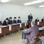 市長選に向け開かれた立候補予定者説明会＝相生市旭１、市立総合福祉会館