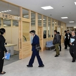 １日に供用が始まった上月地域交流センター＝佐用町上月