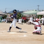 あかふじ米少年野球西播Ｂ決勝戦でサヨナラ打を放つ坂越野球スポーツ少年団の片山修汰選手＝赤穂市御崎