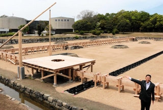 リニューアルされた復元施設「入浜式塩田」＝赤穂市御崎