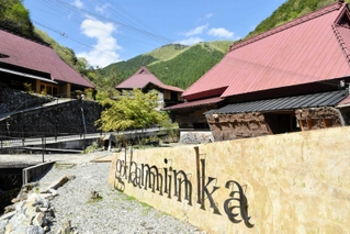 廃村状態の集落一帯を再生した「グラミンカＳＡＹＯ」＝佐用町若洲