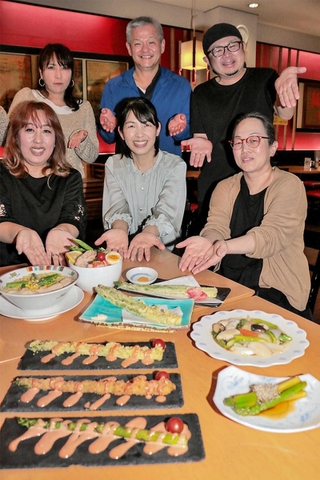 義士ゆかりの新潟県新発田市の特産アスパラガスを使った限定メニュー＝赤穂市加里屋