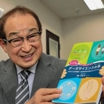 データサイエンスの解説本を出版した関西福祉大学の加藤明学長＝赤穂市新田、同大学