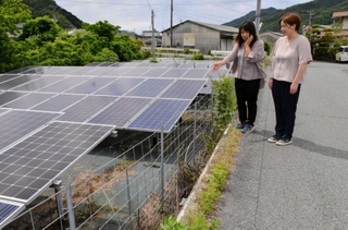 タイヤ脱輪、女性運転手が動転 園児送迎中の保育士2人が救出 宍粟|西播|神戸新聞NEXT