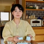 自分の肌の悩みから手作りせっけんの販売や教室を始めた後藤愛弓さん＝宍粟市山崎町