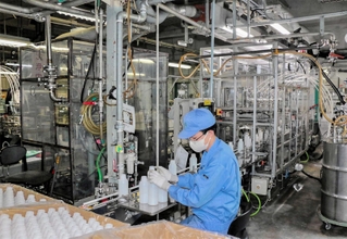 農薬と動物用医薬品を手がけるハヤシアグロサイエンスの工場＝赤穂市加里屋