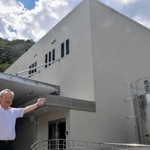 ハチ食品の新たな生産棟。「成長の起点となる」と高橋慎一社長＝宍粟市山崎町中野