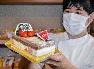 横断歩道を模したケーキ「スクエア」＝木いちご