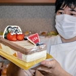 横断歩道を模したケーキ「スクエア」＝木いちご