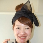 優秀賞のトロフィーを手にする喜多マリコさん＝相生市相生３