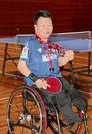 パラ卓球の国際大会で初優勝をかなえた関西福祉大学４年の北川雄一朗さん。目指すはパラリンピック出場＝赤穂市新田