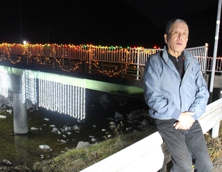 ３０年に思いをはせる前嶋茂徳さん＝神河町栗