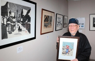 版画の魅力を伝える「たでのはな美術館」の佐野正幸館長＝赤穂市尾崎