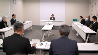 初会合が開かれた相生市いじめ防止対策検証委員会＝同市文化会館なぎさホール